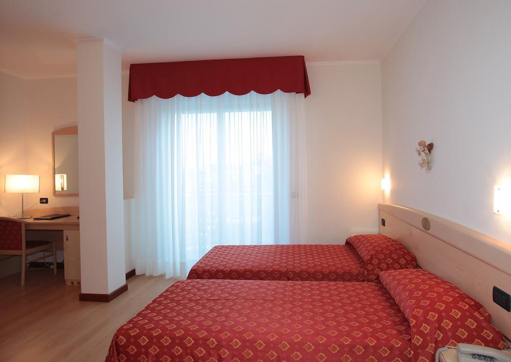 Hotel Helios Lido di Jesolo Zewnętrze zdjęcie